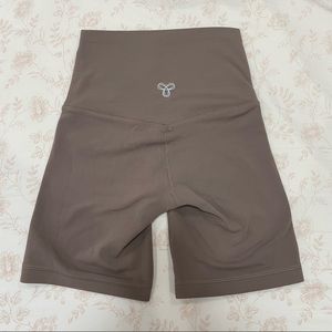 TNA BUTTER cheeky bike short